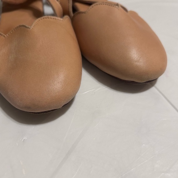 Elf Women’s Scallop-Trim Ankle Strap Leather Flats in Tan size 7.5 - Picture 4 of 10